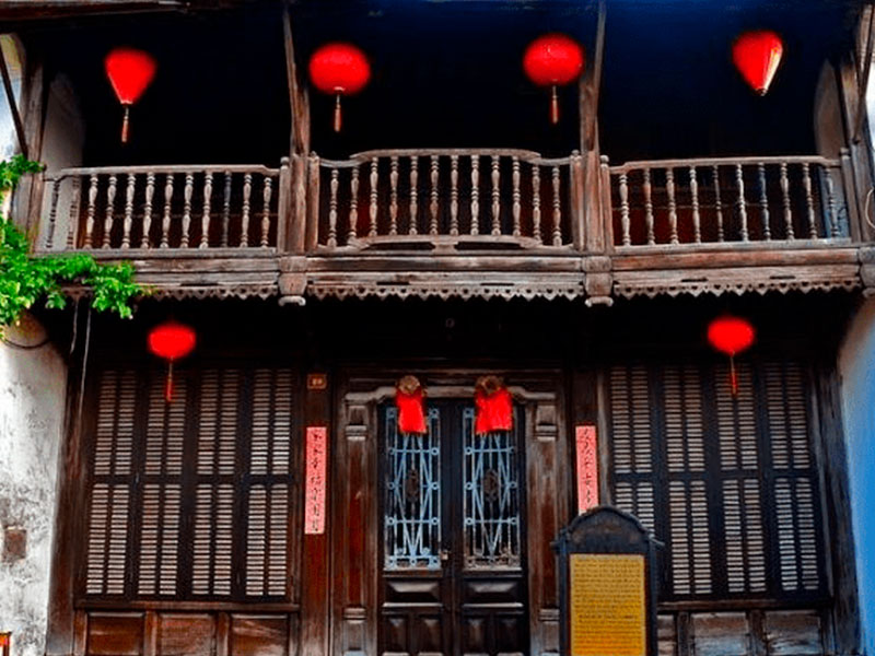 Nhà Cổ Phùng Hưng